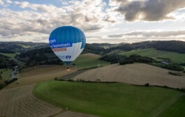 Start eines Volksbank Heißluftballon