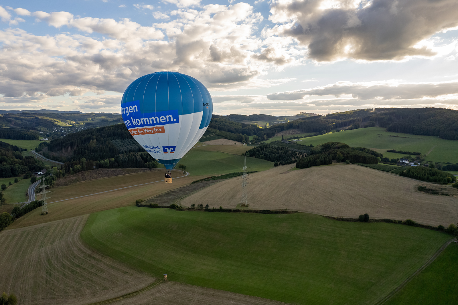 Start eines Volksbank Heißluftballon